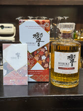 将图像加载到图库查看器中,Hibiki Blossom Harmony 2024 700ml 43%