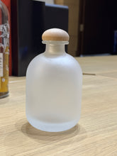 将图像加载到图库查看器中,Frosted 350ml Glass Bottle