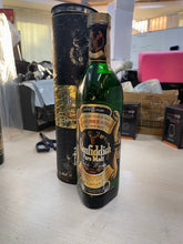 Load image into Gallery viewer, Glenfiddich 8 Year Old Pure Malt 1970S bottle feature