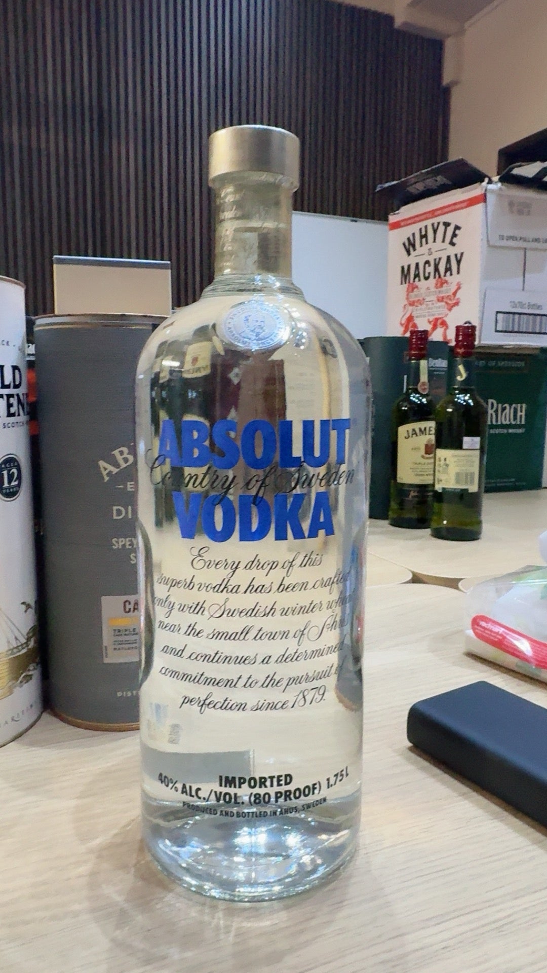 3MK Alcohol and Liquor Delivery: Absolut Blue Vodka 1.75L 40%