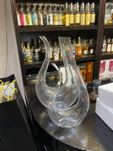 Load image into Gallery viewer, Wine Decanter - Swan

