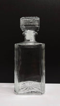Load image into Gallery viewer, 940ml glass whisky decanter 3mk on black background

