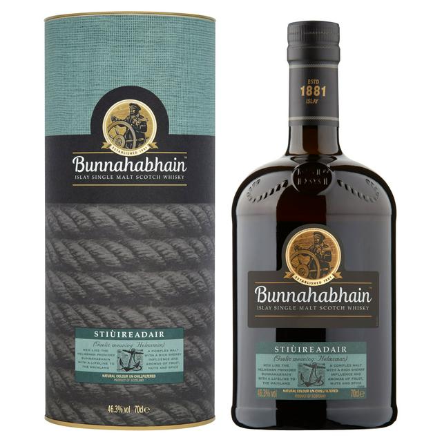 bottle of bunnahabhain stiureadiar whisky with giftbox 3mk