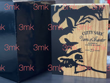 将图像加载到图库查看器中，Cutty Sark TAM O&#39;SHANTER &amp; BOOK 25 YO Blended Scotch Whisky wooden giftbox feature

